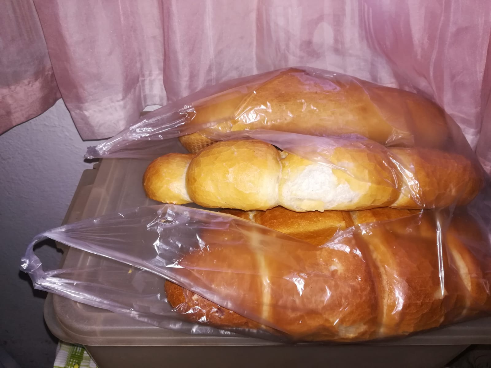 Aksaray`da Avm Lerde Ekmek Poşeti Diye Verilen Pilastik Poşetler Vatandaşı Magdur Ediyor