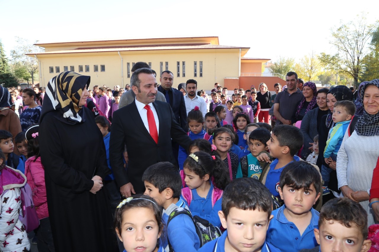 Aksaray Valisi Mehmetçik İlkokulu? na Ziyaret Gerçekleştirdi